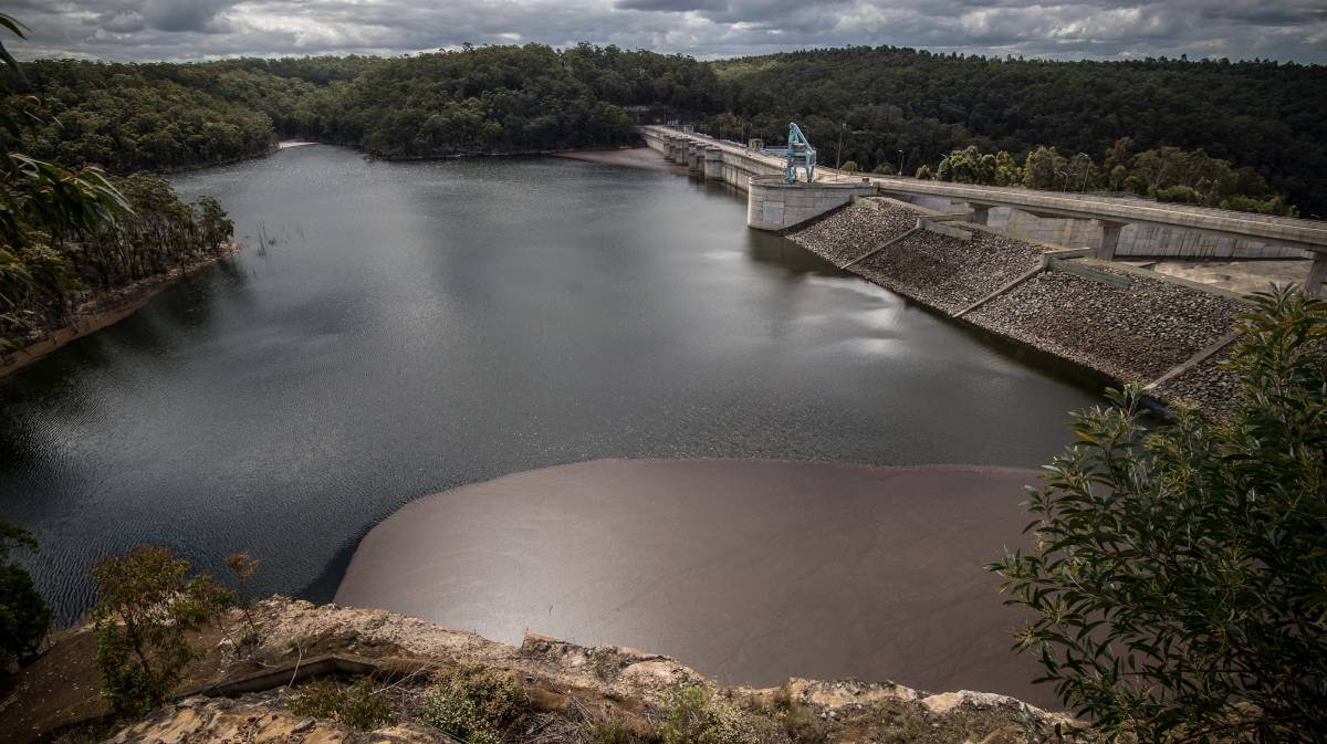 Warragamba Dam wall elevating